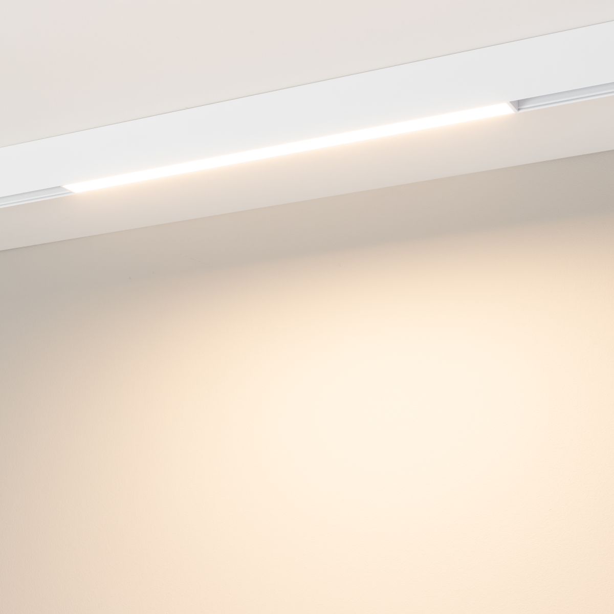 Трековый магнитный светильник Arlight MAG-ORIENT-FLAT-L465-16W Warm3000 (WH, 100 deg, 48V) (IP20 Металл) 035842(1) в Санкт-Петербурге