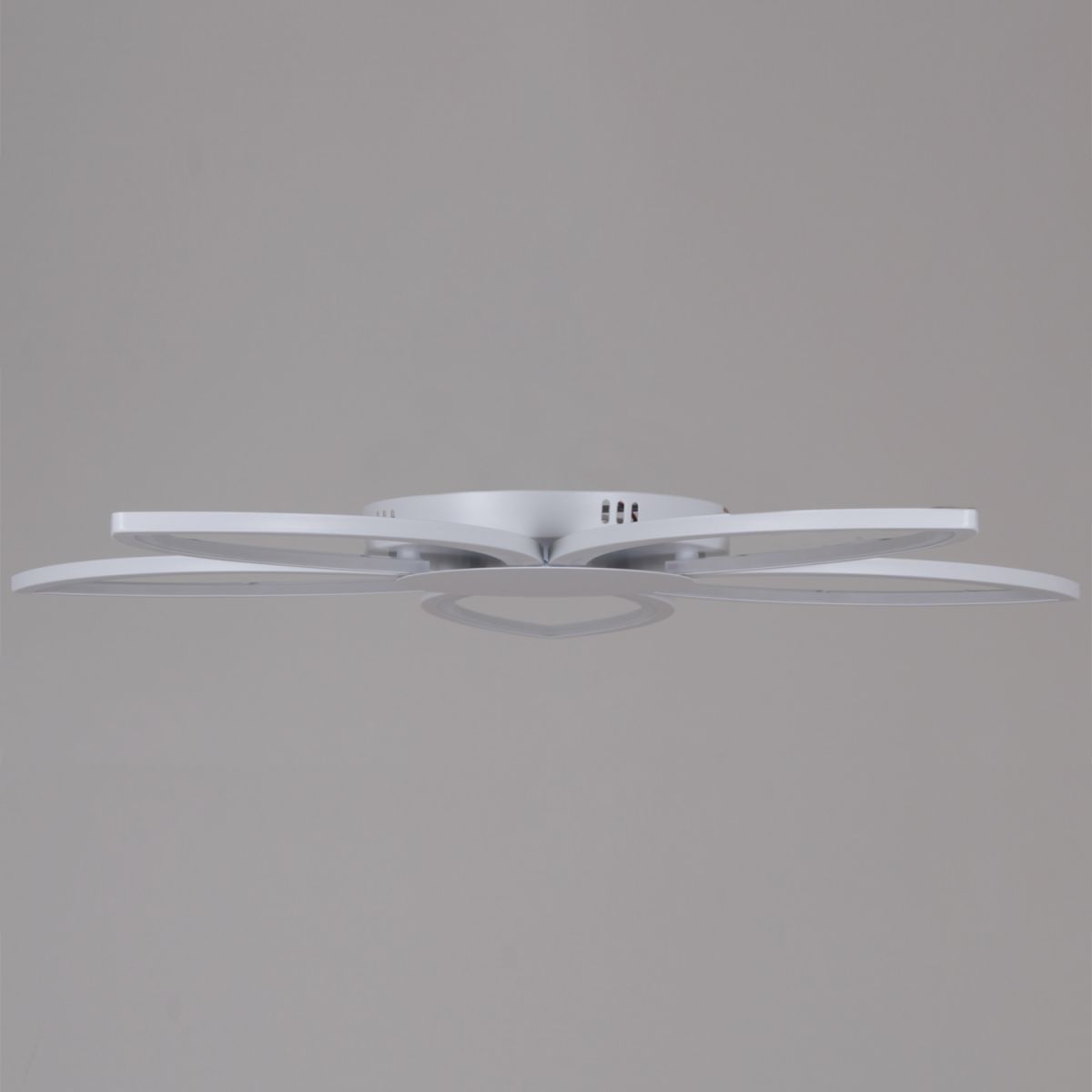 Потолочная люстра Reluce 09877-0.3-05 WH в Санкт-Петербурге