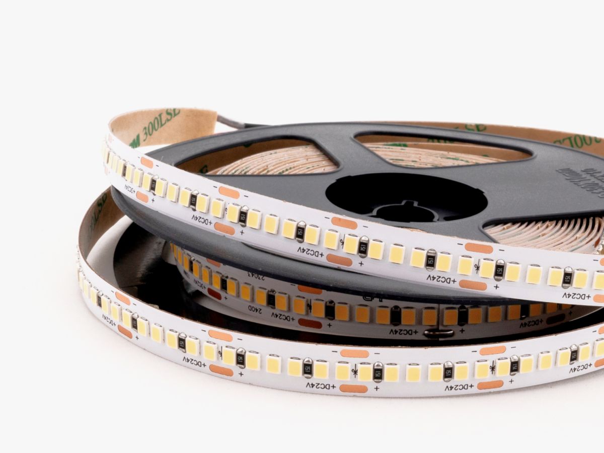 Светодиодная лента LEDS POWER 2835 240/м (18Вт/м) 24В нейтральная 006598 в Санкт-Петербурге