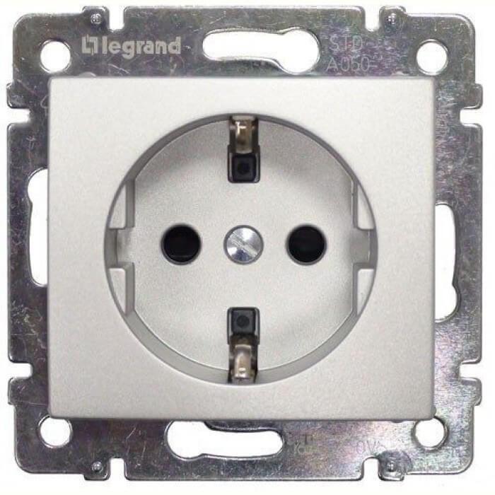 Розетка 2К+3 Legrand Valena 16A 250V с/з со шторками безвинтовой зажим алюминий 770211 в Санкт-Петербурге