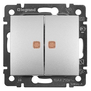 Переключатель двухклавишный Legrand Valena 10A 250V с подсветкой алюминий 770213